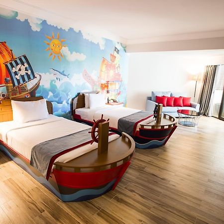 Sand & Sandals Desaru Beach Resort & Spa Exterior foto Family room