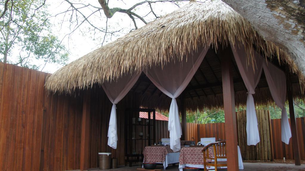 Sand & Sandals Desaru Beach Resort & Spa Exterior foto A hut at the resort