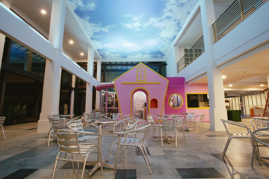 Sand & Sandals Desaru Beach Resort & Spa Exterior foto The interior of the school