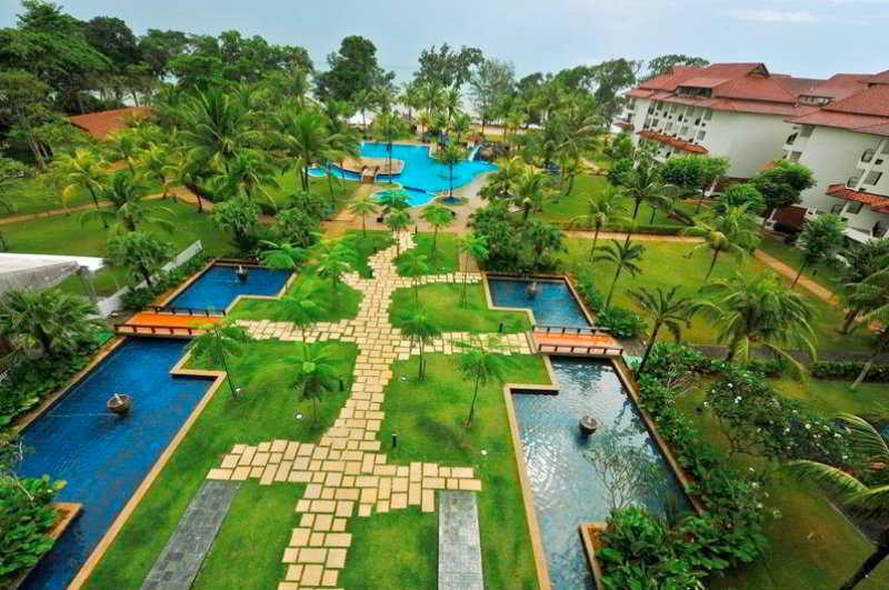 Sand & Sandals Desaru Beach Resort & Spa Exterior foto The hotel's grounds