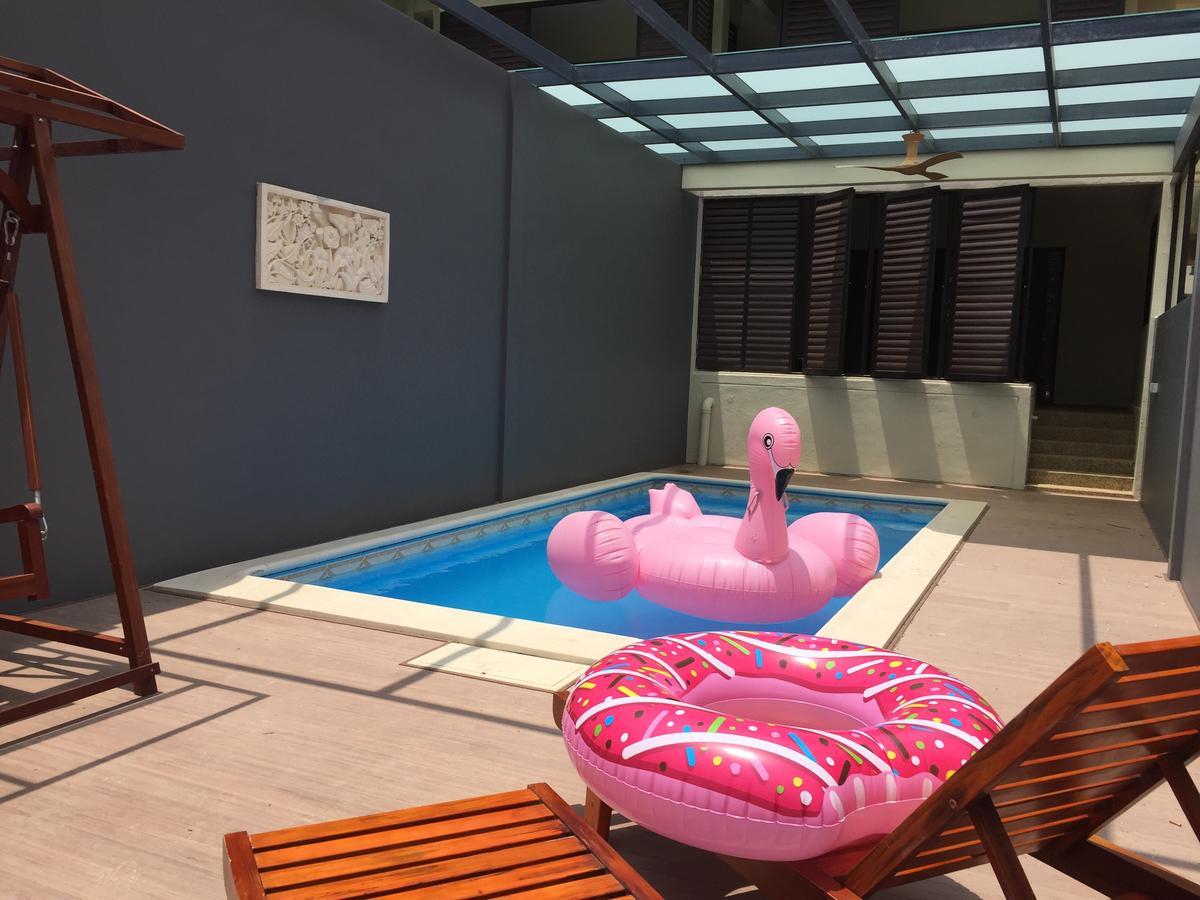 Sand & Sandals Desaru Beach Resort & Spa Exterior foto A pool float