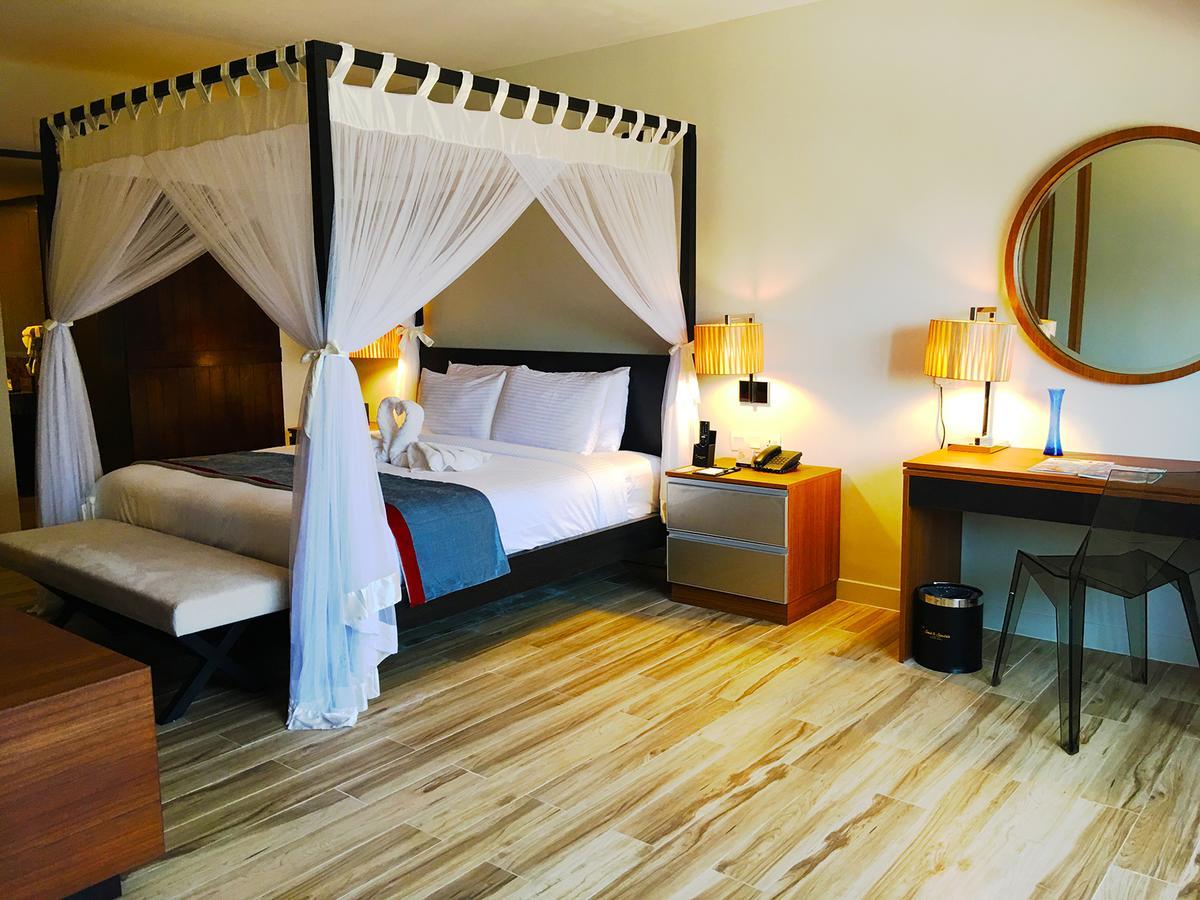 Sand & Sandals Desaru Beach Resort & Spa Exterior foto A room at the hotel