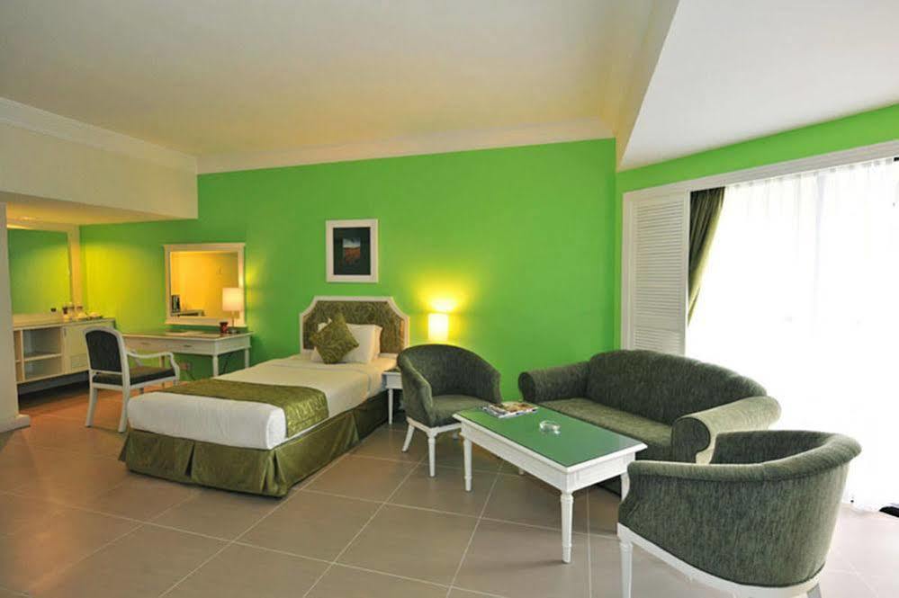 Sand & Sandals Desaru Beach Resort & Spa Exterior foto Deluxe Room